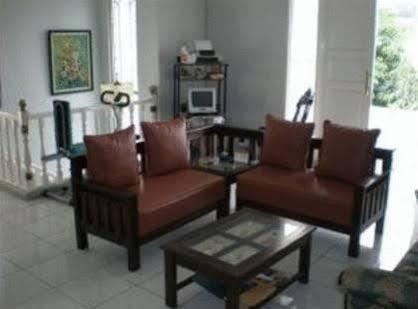 Bangka Bed And Breakfast จาการ์ตา ภายนอก รูปภาพ