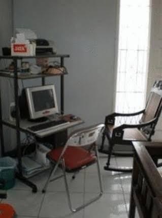 Bangka Bed And Breakfast จาการ์ตา ภายนอก รูปภาพ