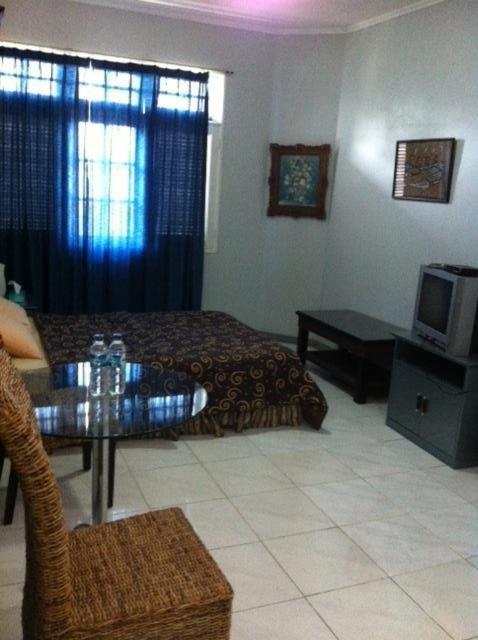 Bangka Bed And Breakfast จาการ์ตา ภายนอก รูปภาพ