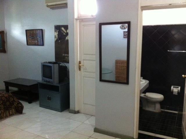 Bangka Bed And Breakfast จาการ์ตา ภายนอก รูปภาพ